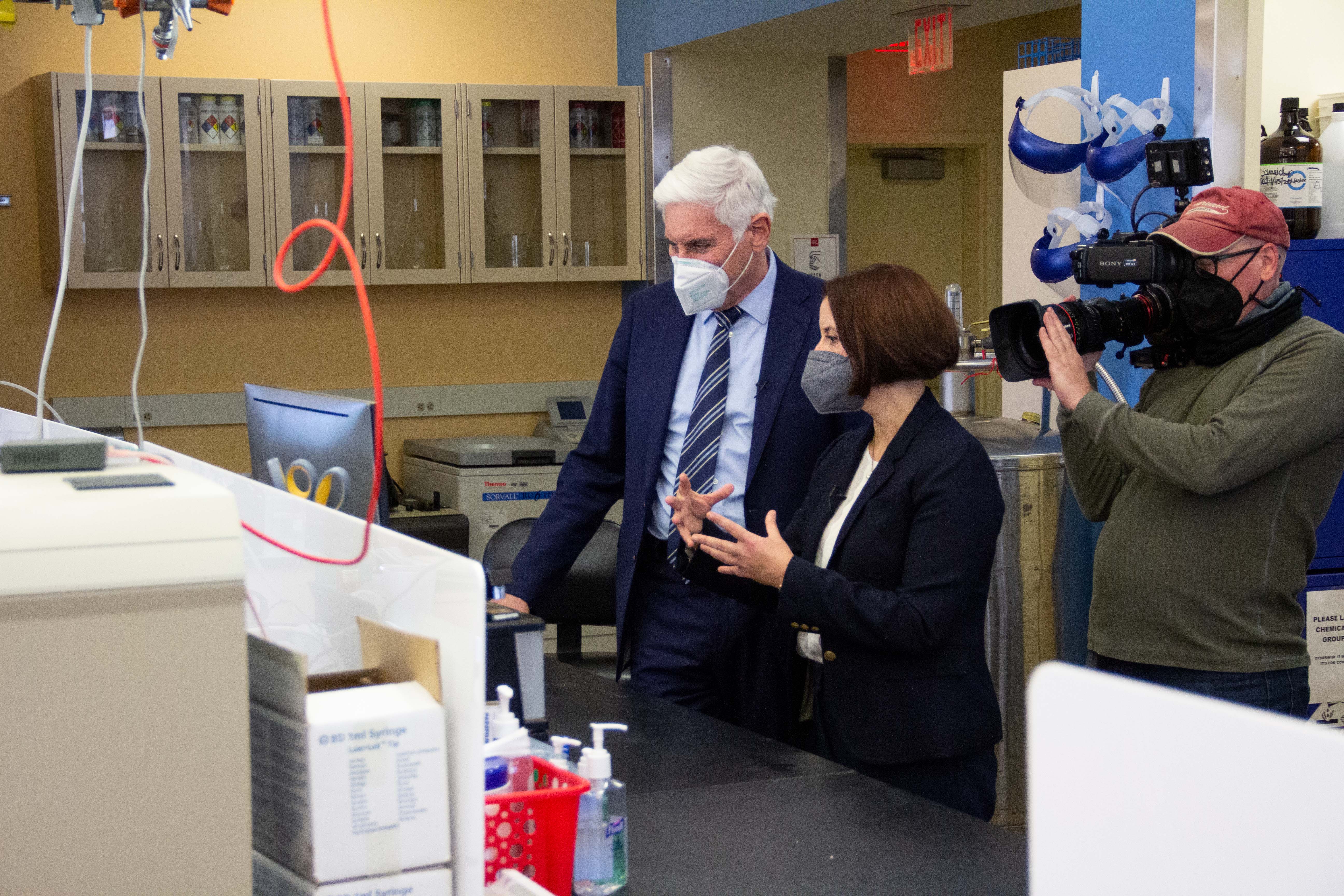 Carnegie Mellon Chemical and Biomedical Engineering Professor Katie Whitehead discusses mRNA with CBS’s Chief Medical Correspondent Dr.  Jon LaPook.
