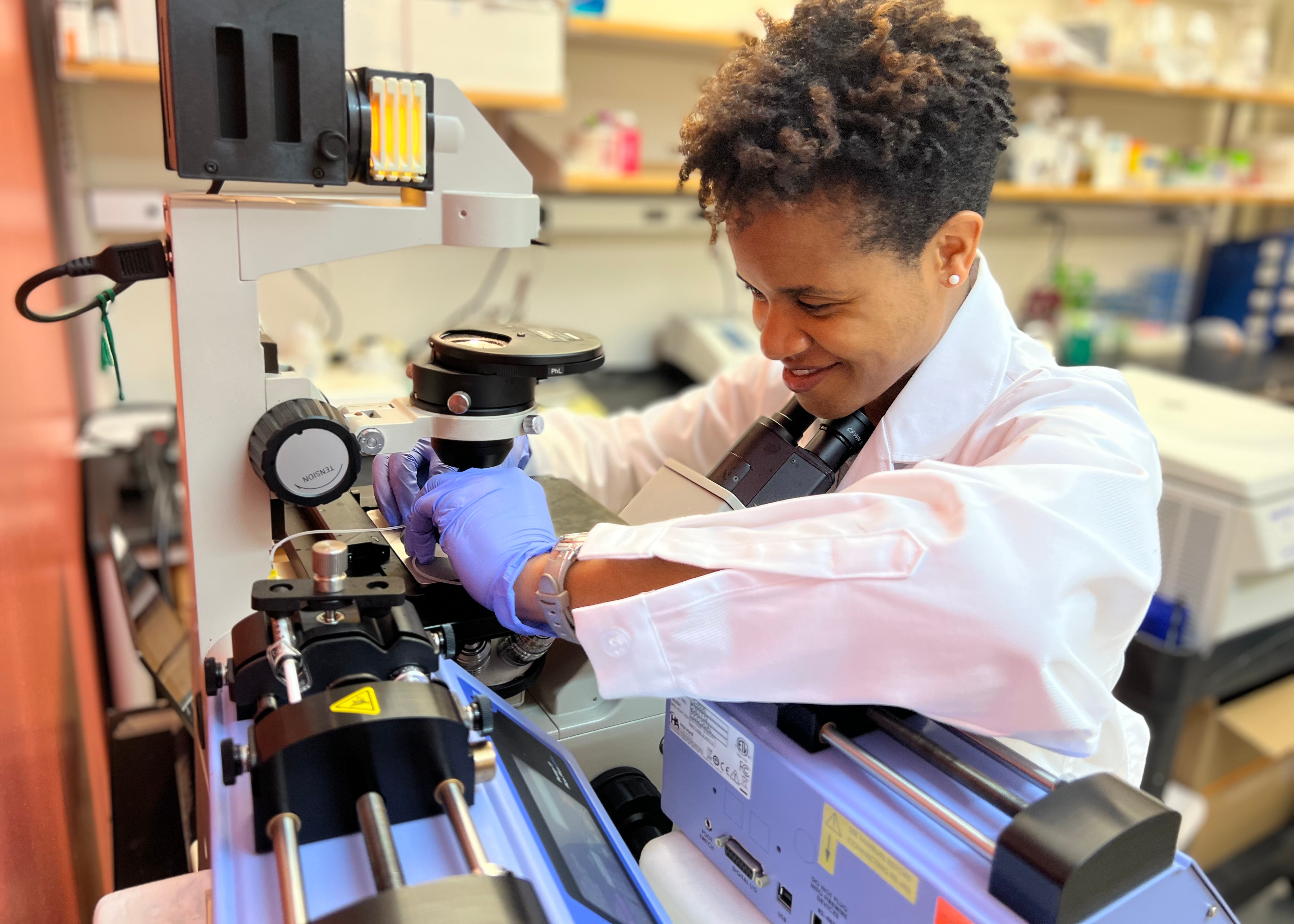 Postdoc Corine Jackman works in her lab at CMU